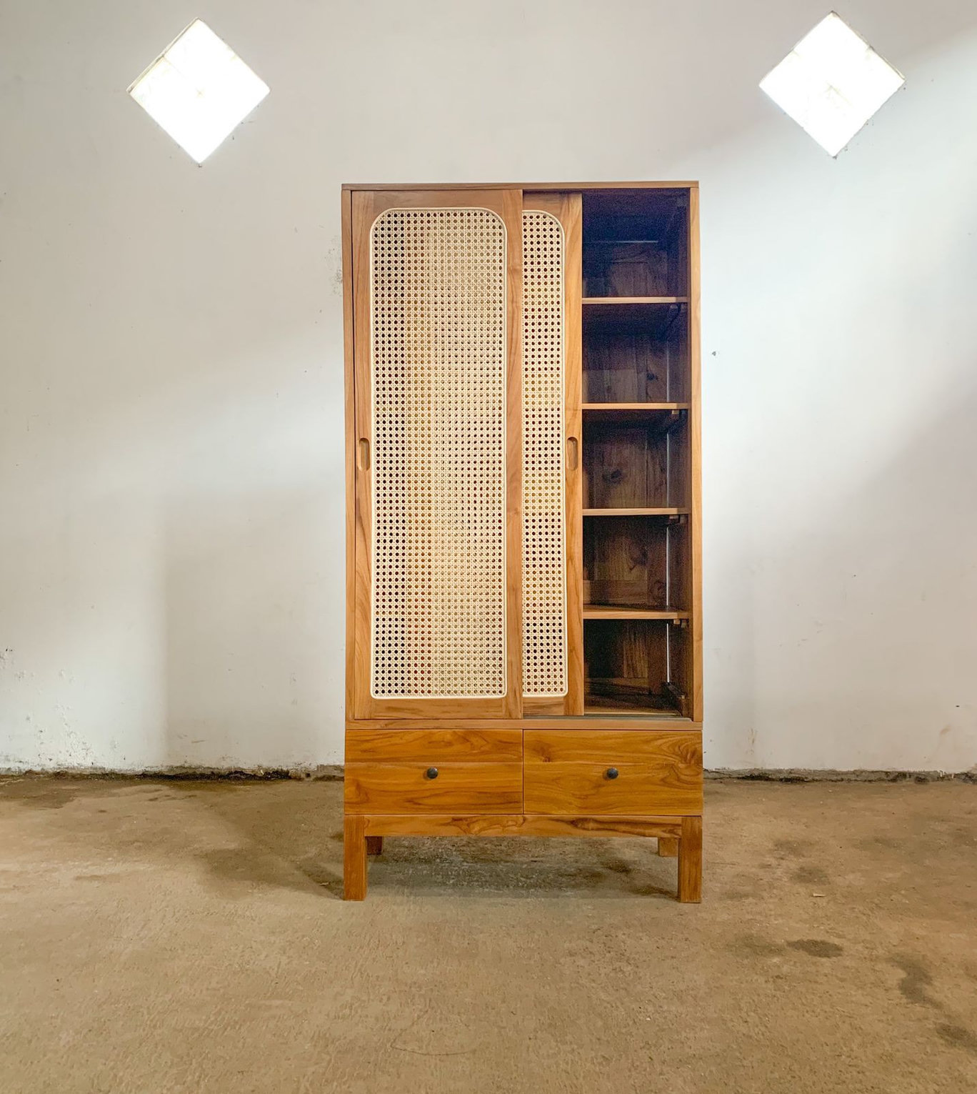 Almari Pakaian Minimalis Rotan