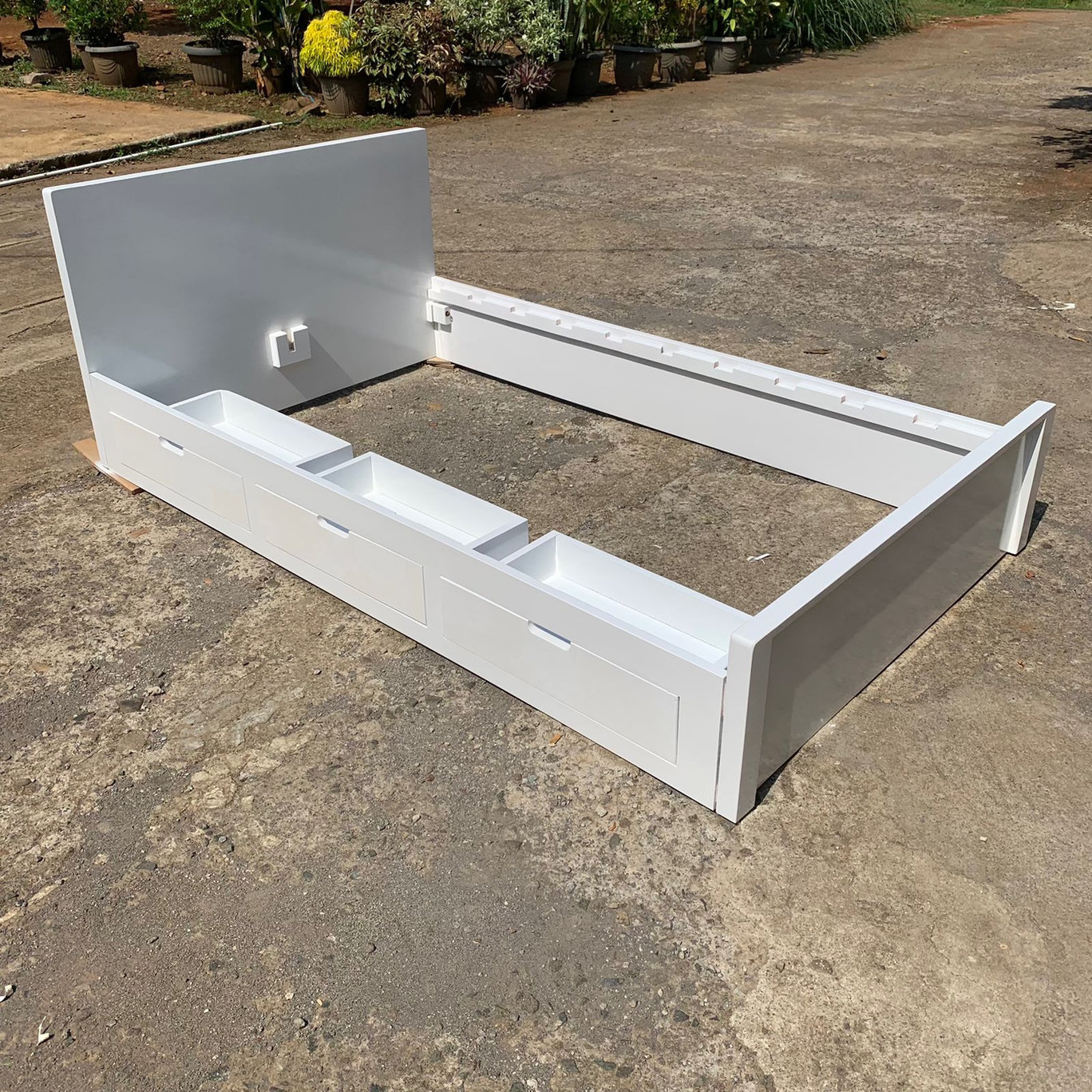 furniture jepara, jual set kamar tidur, tempat tidur minimalis duco, tempat tidur minimalis, set kamar tidur minimalis jepara, dipan minimalis duco, dipan minimalis, furniture Tempat tidur minimalis laci,tempat tidur minimalis cat duco,dipan minimalis duco putih,dipan minimalis cat duco putih,tempat tidur anak-anak