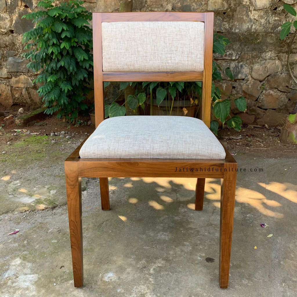 Kursi Makan Minimalis Monstera,kursi makan minimalis,kursi makan,meja makan,set meja makan,set kursi makan,kursi makan minimalis jati,kursi makan jati,set meja makan monstera,furniture cafe,desain kursi minimalis,interior cafe