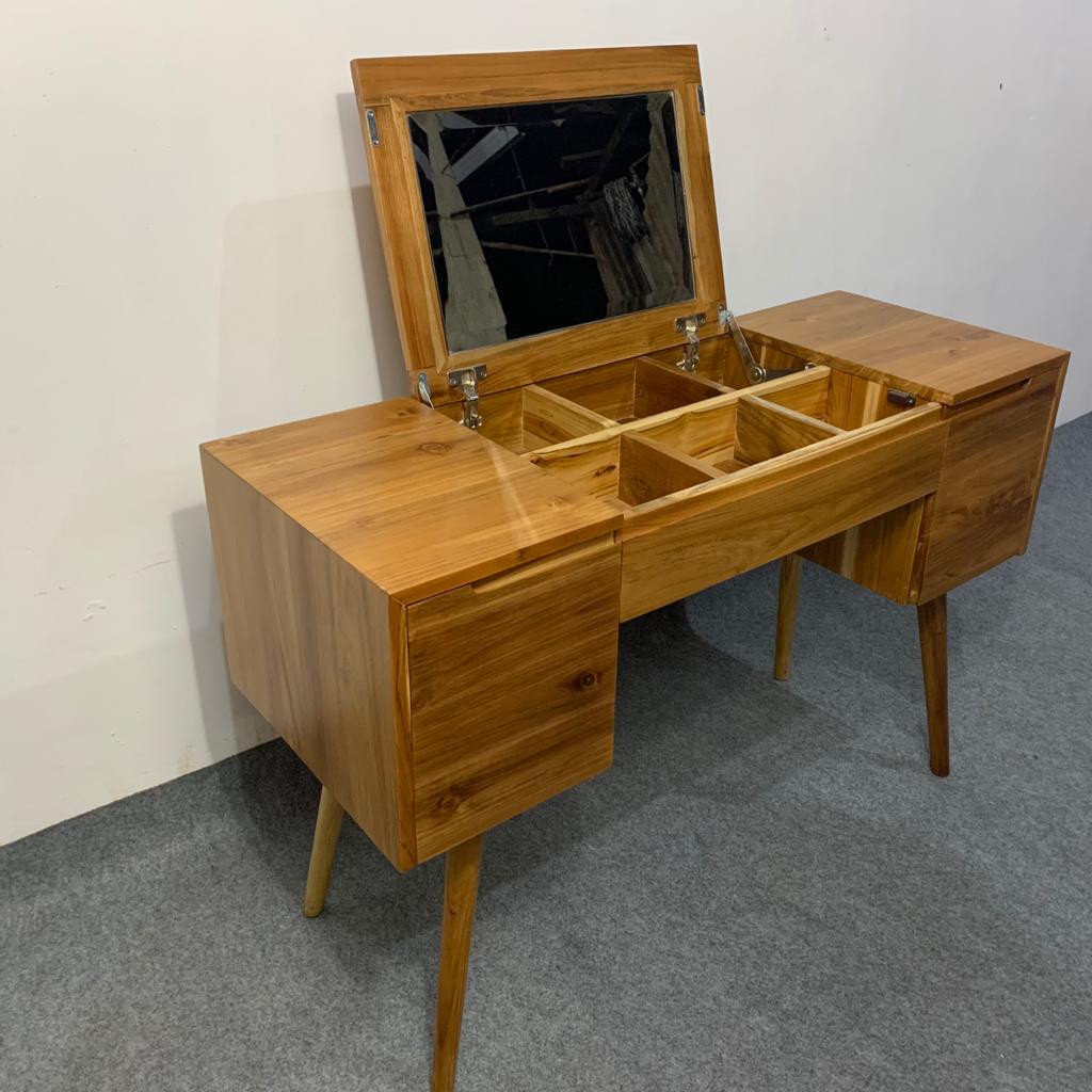 Meja rias minimalis serbaguna