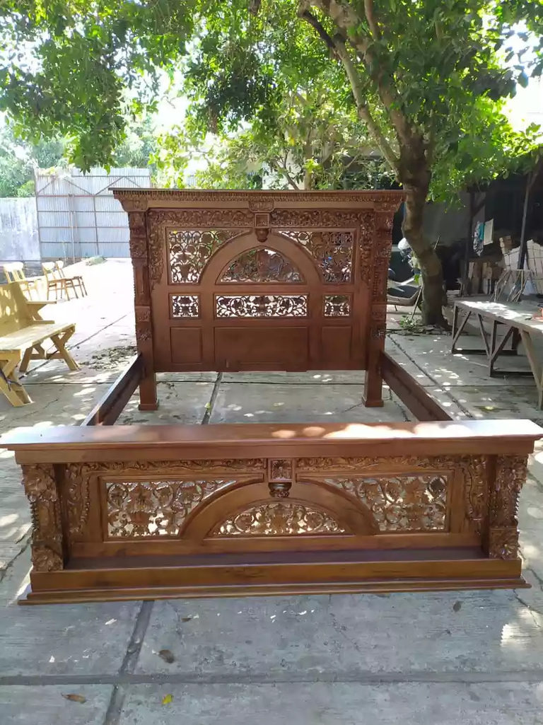 tempat tidur jati ukiran mewah