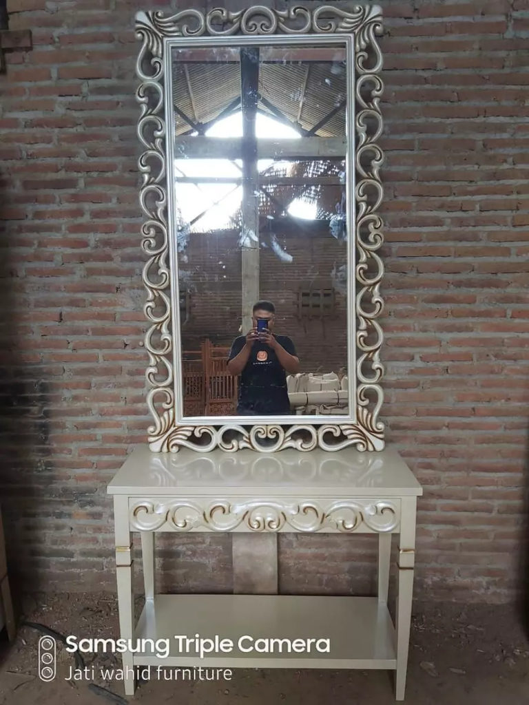 meja konsul ukir