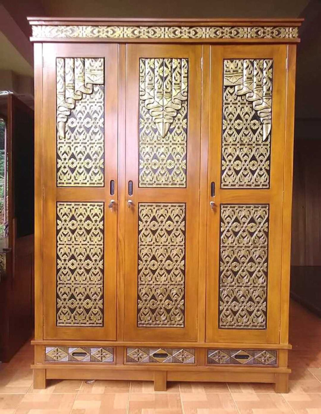 almari pakaian minimalis ukir jati, almari pakaian minimalis ukir, almari pakaian minimalis, almari pakaian minimalis, almari pakaian minimalis pintu 3, almari pakaian jati, almari pakain jati bagus, almari pakaian clasic
