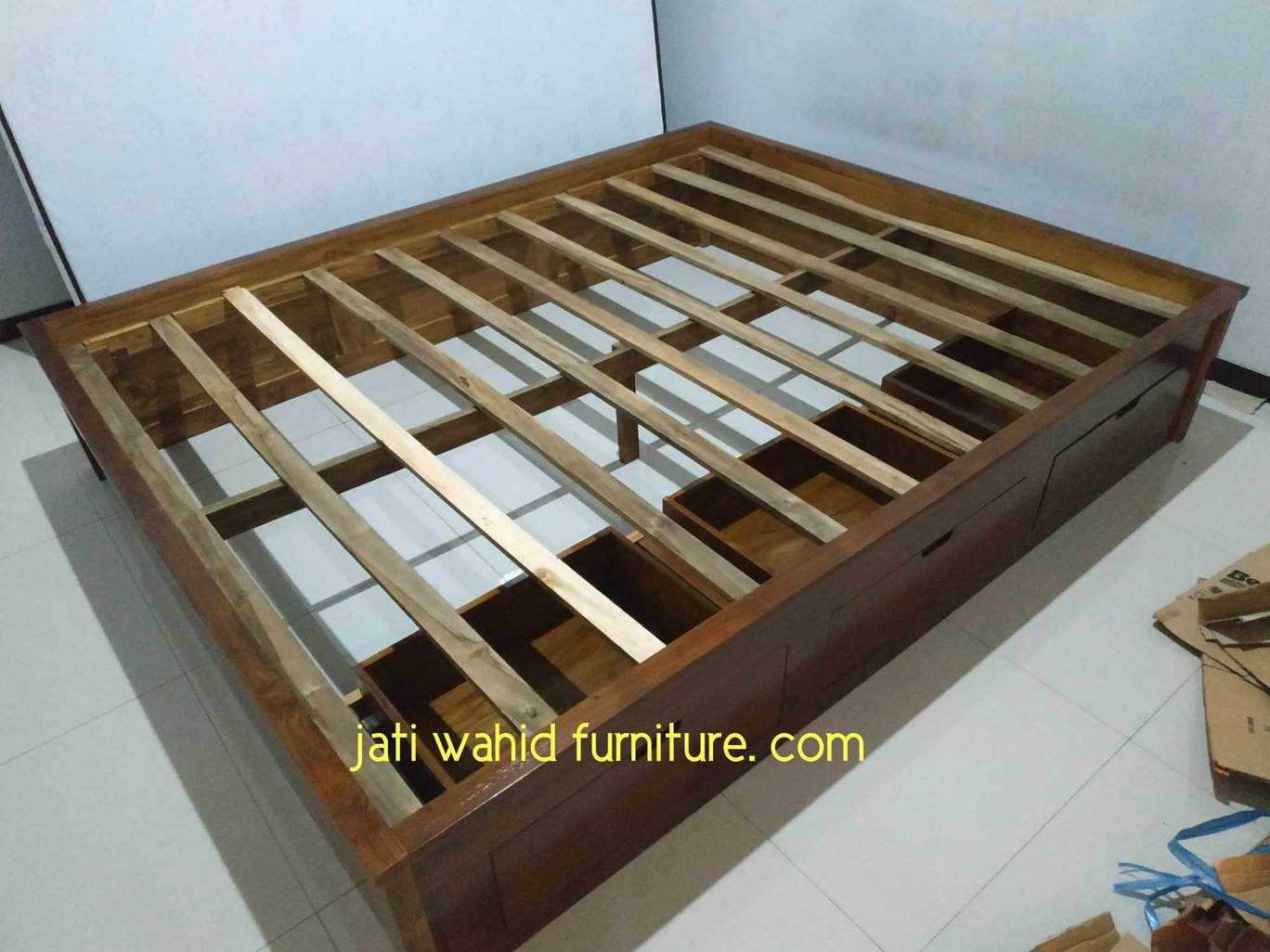 tempat tidur minimalis jati model 3 laci, tempat tidur mknimalis jati 3 laci, jual tempat tidur, tempat tidur minimalis, tempat tidur jati, tempat tidur custom
