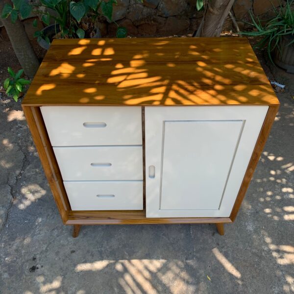 Bufet Nakas Minimalis Retro,Bufet Nakas Minimalis,bufet minimalis retro,nakas minimalis Retro,bufet hias,bufet tv minimalis,bufet minimalis jati,bufet hias minimalis,nakas minimalis jati,gambar bufet minimalis retro terbaru,jual nakas minimalis retro terbaru,furniture jepara, cedenza minimalis kayu jati,cedenza minimalis,bufet nakas minimalis kombinasi duco