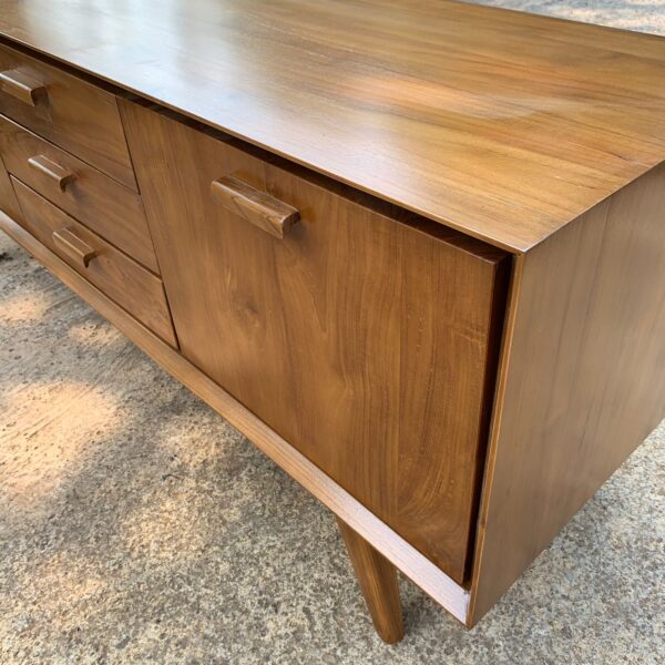 Bufet TV Retro Minimalis Terbaru, Bufet TV Retro, Bufet TV Minimalis, furniture jepara, Bufet TV Retro scandinavian, Bufet TV jati Minimalis, jual Bufet TV Retro Minimalis, harga Bufet TV jati Minimalis, desain Bufet TV Retro,bufet meja tv minimalis,meja tv,bufet tv,meja tv minimalis,jual meja tv minimalis kayu jati,harga meja tv jati minimalis