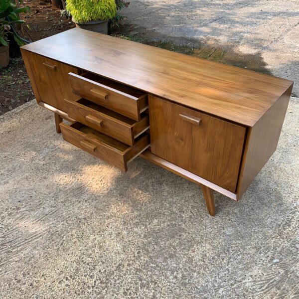 Bufet TV Retro Minimalis Terbaru, Bufet TV Retro, Bufet TV Minimalis, furniture jepara, Bufet TV Retro scandinavian, Bufet TV jati Minimalis, jual Bufet TV Retro Minimalis, harga Bufet TV jati Minimalis, desain Bufet TV Retro,bufet meja tv minimalis,meja tv,bufet tv,meja tv minimalis,jual meja tv minimalis kayu jati,harga meja tv jati minimalis