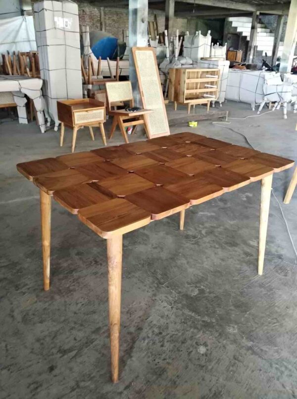 Meja makan unik model terbaru