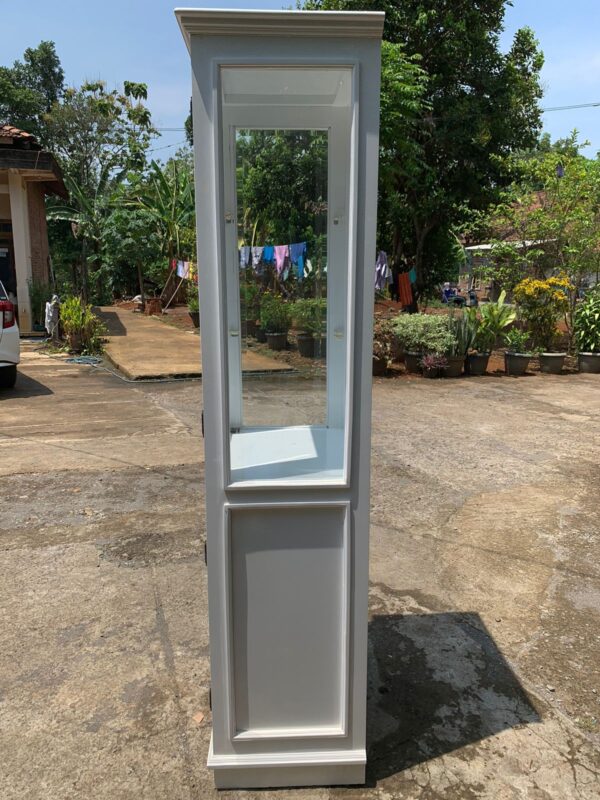 furniture jepara,Almari Hias Pajangan Cat Duco Putih,Almari Hias Pajangan Cat Duco,Almari Hias Pajangan,harga Almari Hias Pajangan,harga Almari Hias minimalis kaca,jual Almari Hias minimalis,lemari hias kaca minimalis,lemari hias jepara,lemari hias ruang tamu,lemari hias pajangan warna putih,model almari terbaru,harga lemari hias ukir terbaru