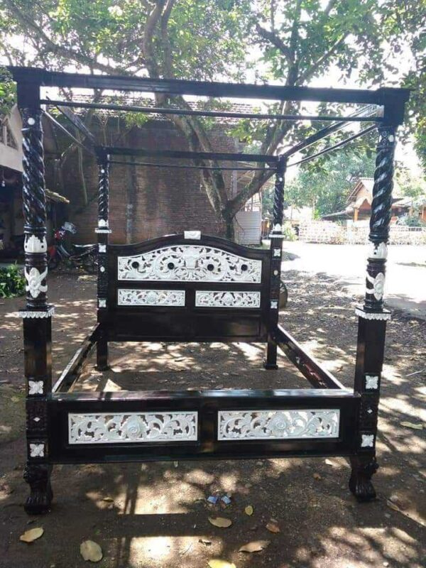 tempat tidur kanopi ukir jati, tempat tidur kanopi ukir, tempat tidur kanopi, tempat tidur jati kanopi, tempat tidur jati, tempat tidur kanopi bagus, tempat tidur ukir bagus, tempat tidur kanopi mewah, tempat tidur clasic kanopi