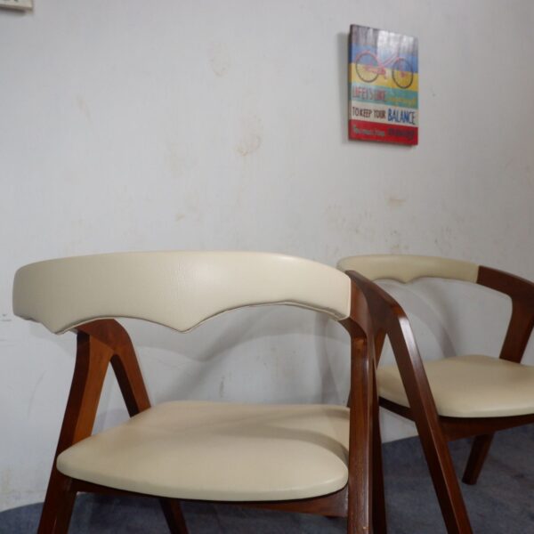 Kursi Cafe Kayu Jati Minimalis Terbaru