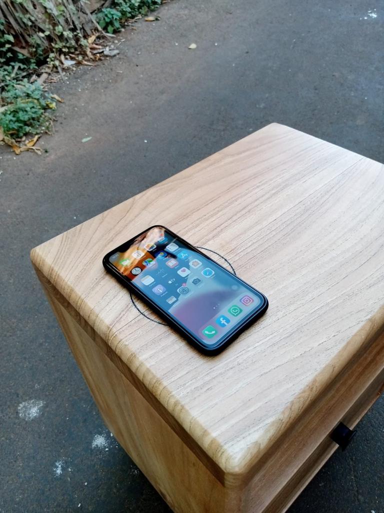 Bedside Minimalis Table Wireless Charger